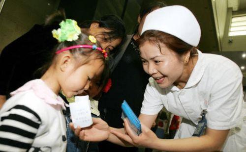 教小孩吐痰的视频,从小养成卫生好习惯